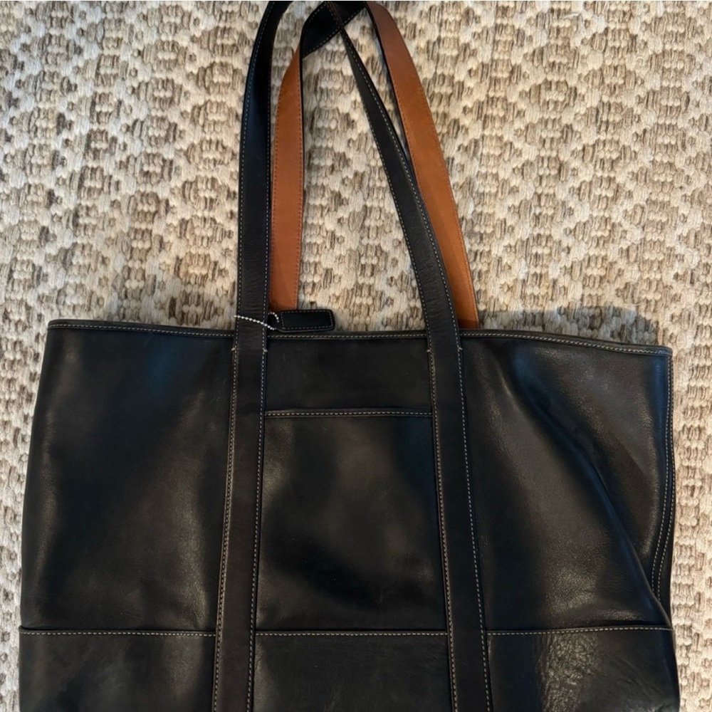Coach leather tote bag size 18 width x 12 height. Excellent condition - Picture 5 of 10
